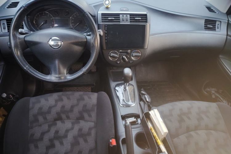 Used Nissan Tiida 2011 1.6L CVT Comfort Model Center Console