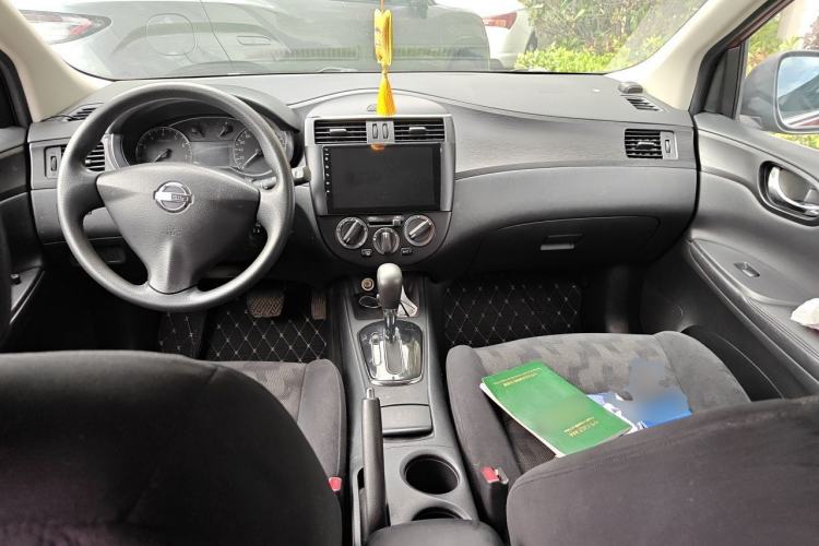 Used Nissan Tiida 2011 1.6L CVT Comfort Model Center Console