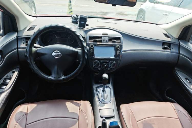 Used Nissan Tiida 2011 1.6L CVT Comfort Model Center Console
