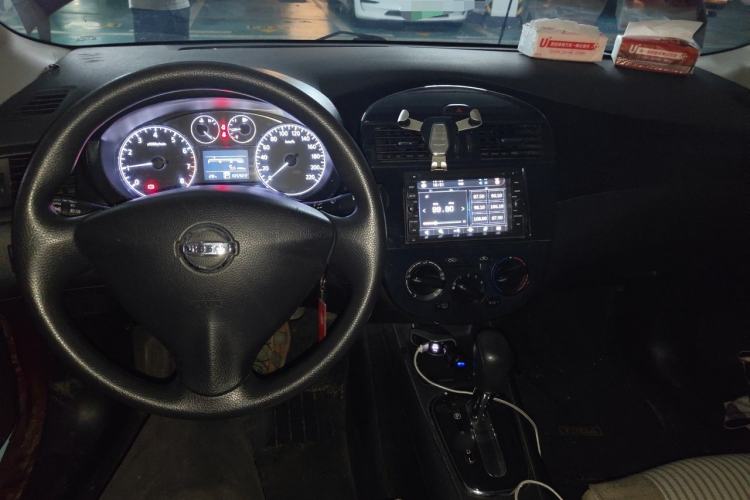 Used Nissan Tiida 2011 1.6L CVT Comfort Model Center Console