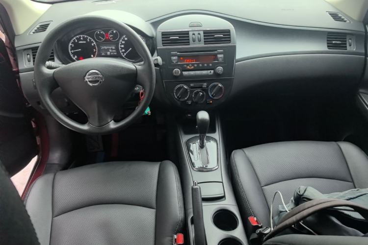 Used Nissan Tiida 2011 1.6L CVT Comfort Model Center Console