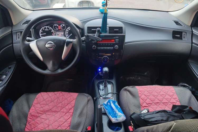 Used Nissan Tiida 2011 1.6L CVT Smart Version Center Console