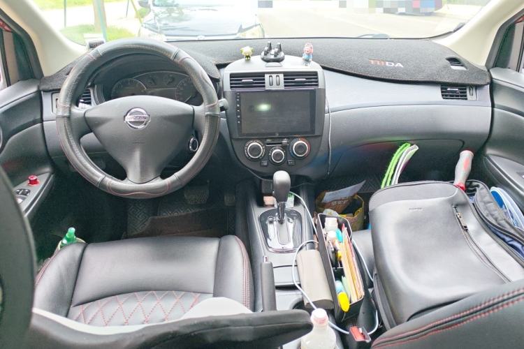 Used Nissan Tiida 2011 1.6L CVT Comfort Model Center Console