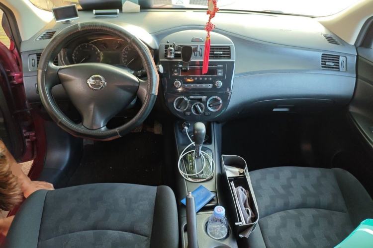 Used Nissan Tiida 2011 1.6L CVT Comfort Model Center Console
