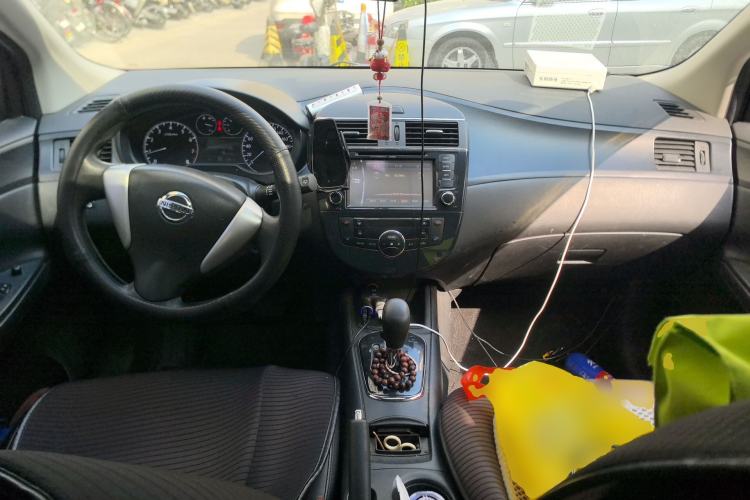 Used Nissan Tiida 2011 1.6L CVT Smart Version Center Console