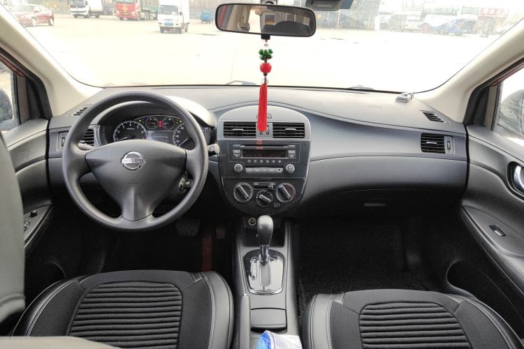 Used Nissan Tiida 2011 1.6L CVT Comfort Model Center Console