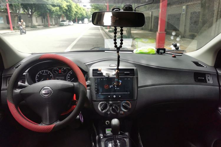 Used Nissan Tiida 2011 1.6L CVT Comfort Model Center Console