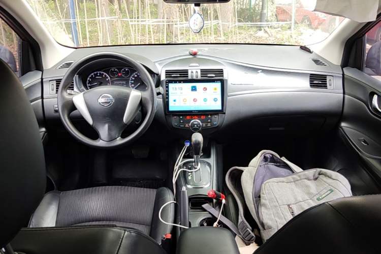 Used Nissan Tiida 2011 1.6L CVT Smart Version Center Console