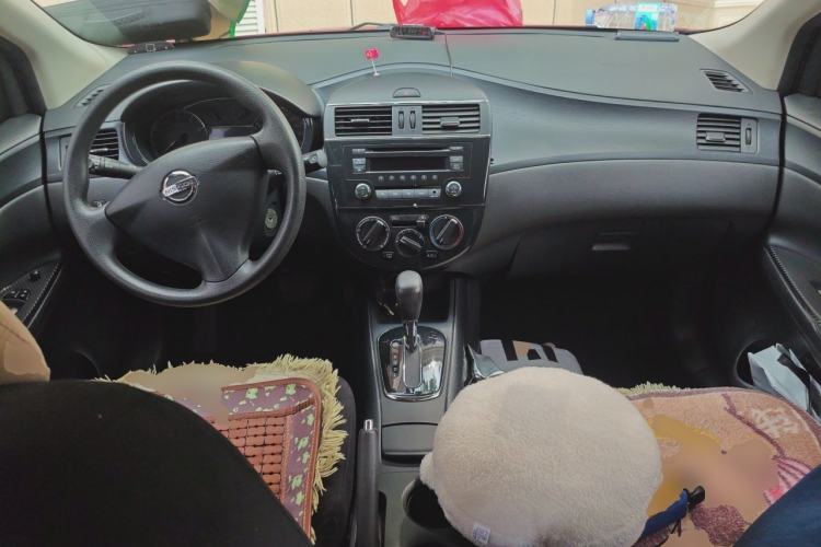 Used Nissan Tiida 2011 1.6L CVT Comfort Model Center Console