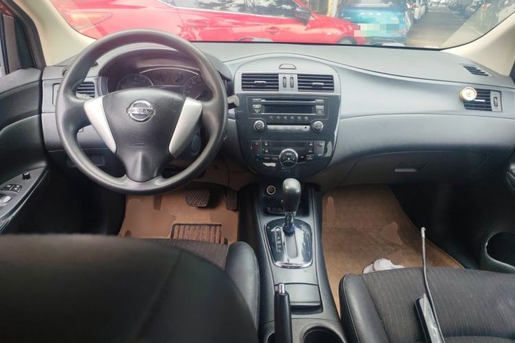Used Nissan Tiida 2011 1.6L CVT Smart Version Center Console
