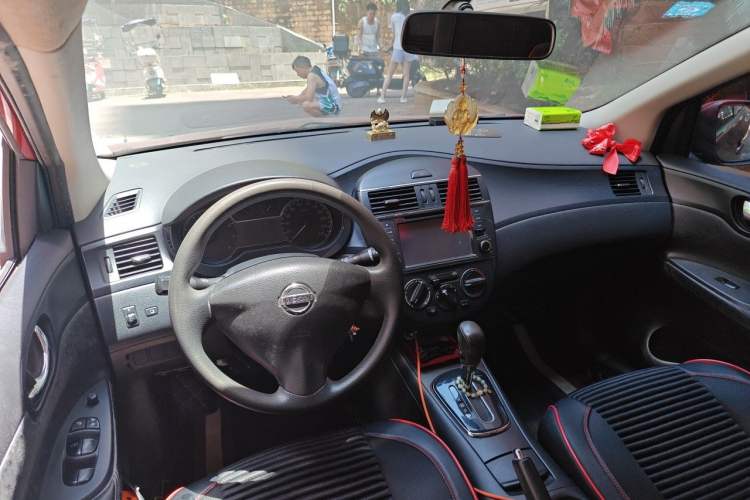 Used Nissan Tiida 2011 1.6L CVT Comfort Model Center Console