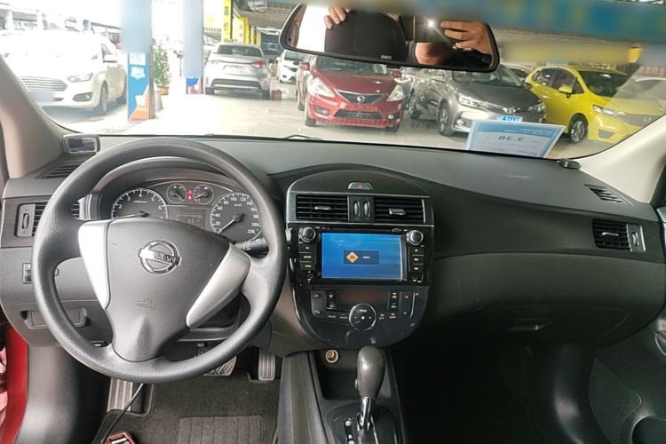 Used Nissan Tiida 2011 1.6L CVT Smart Version Center Console