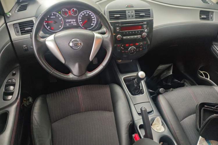 Used Nissan Tiida 2011 1.6T Manual Xuan Dong Edition Center Console