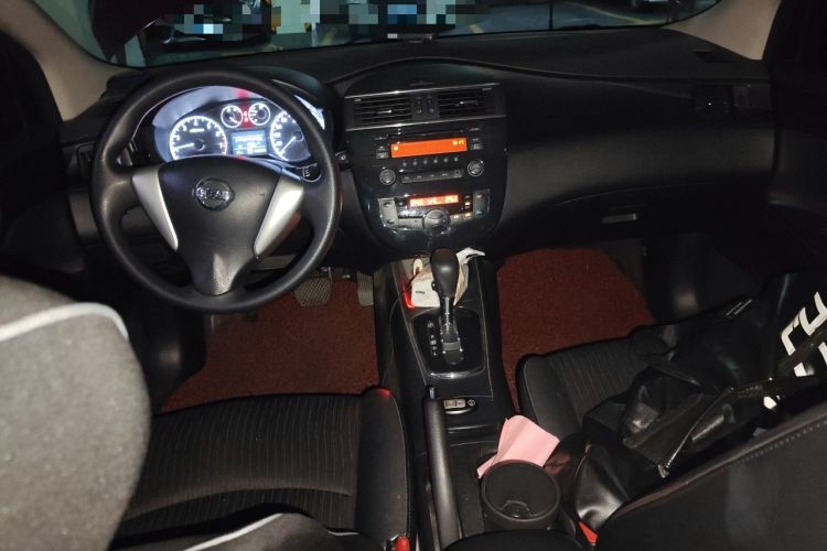 Used Nissan Tiida 2011 1.6L CVT Luxury Edition Center Console