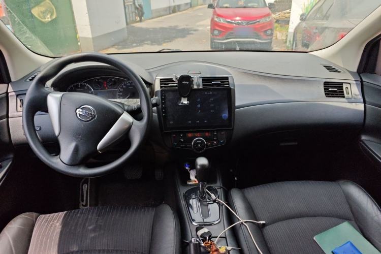 Used Nissan Tiida 2011 1.6L CVT Smart Version Center Console