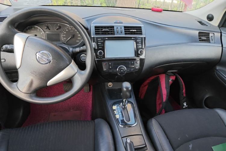 Used Nissan Tiida 2011 1.6L CVT Smart Version Center Console