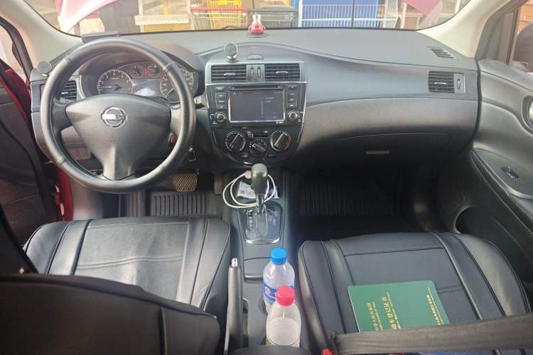 Used Nissan Tiida 2011 1.6L CVT Comfort Model Center Console