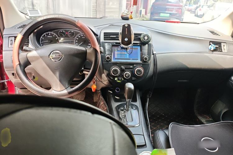 Used Nissan Tiida 2011 1.6L CVT Comfort Model Center Console