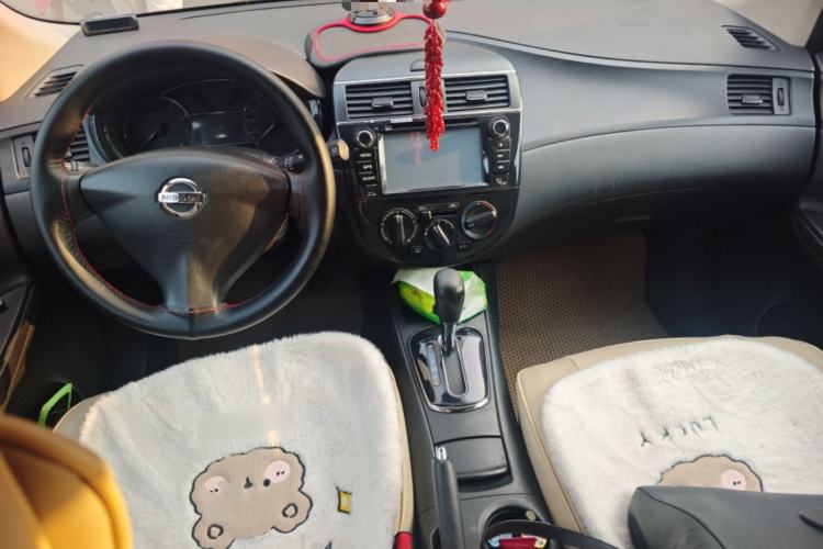 Used Nissan Tiida 2011 1.6L CVT Comfort Model Center Console