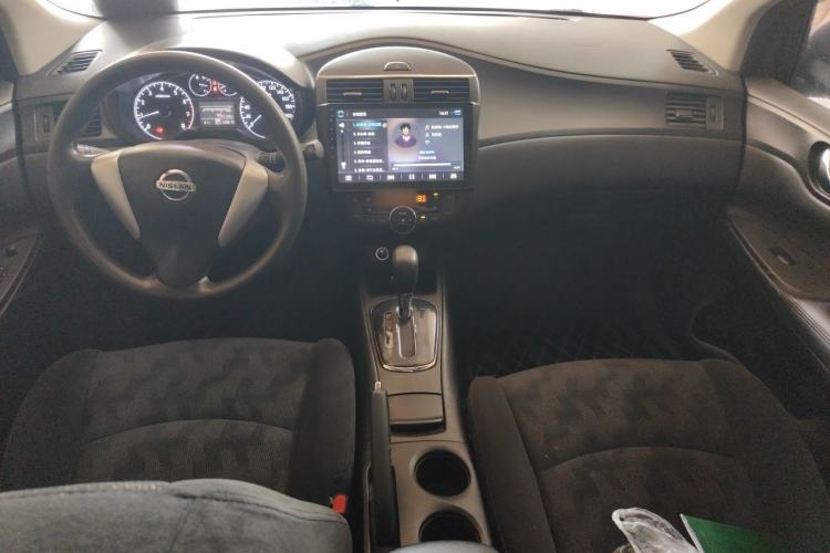 Used Nissan Tiida 2011 1.6L CVT Smart Version Center Console