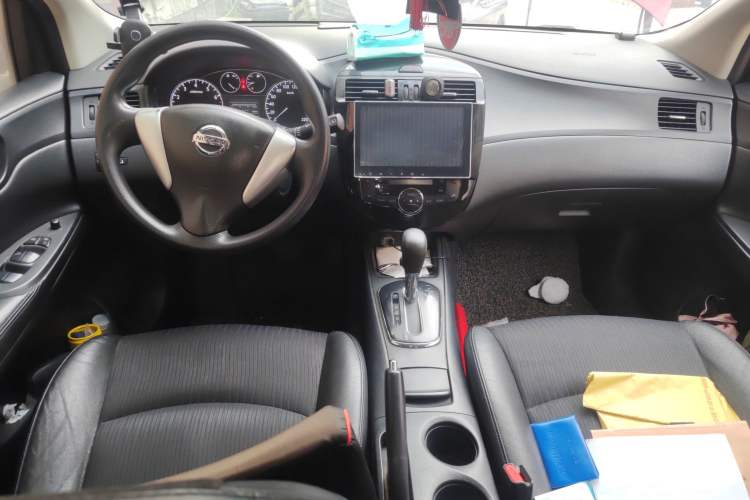 Used Nissan Tiida 2011 1.6L CVT Smart Version Center Console
