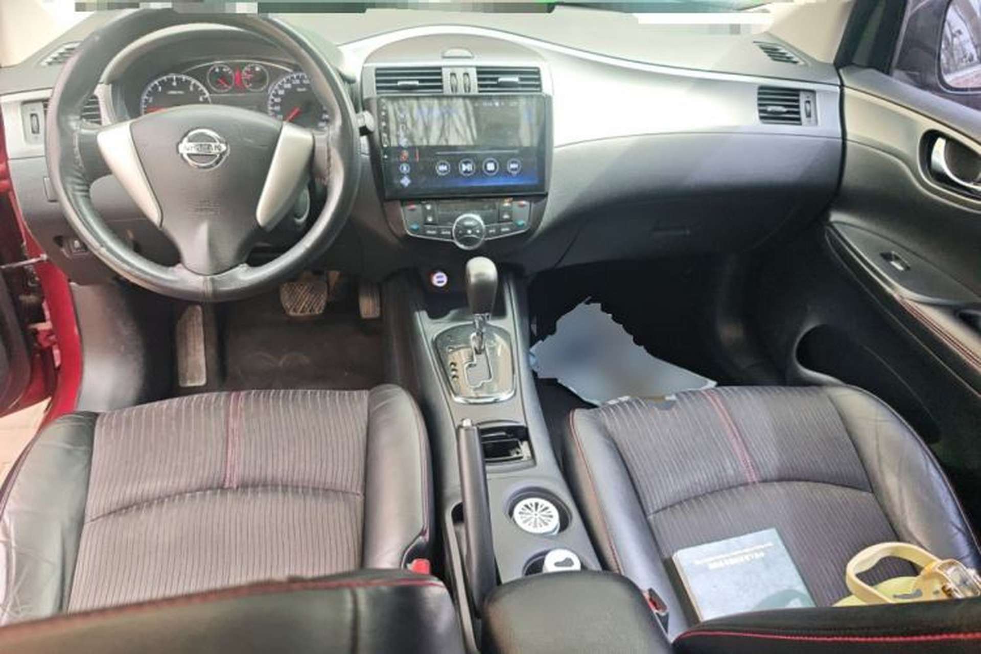 Used Nissan Tiida 2011 1.6T M-CVT Cool Edition Center Console