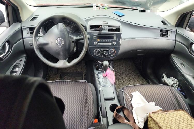 Used Nissan Tiida 2011 1.6L CVT Comfort Model Center Console