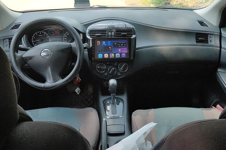 Used Nissan Tiida 2011 1.6L CVT Comfort Model Center Console