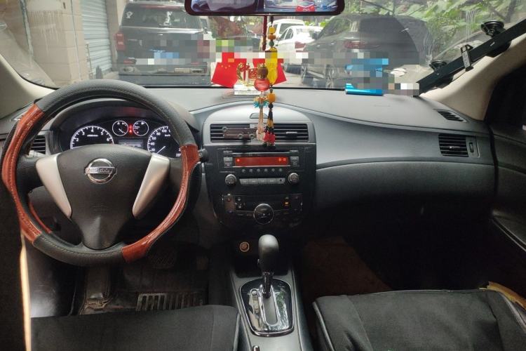 Used Nissan Tiida 2011 1.6L CVT Smart Version Center Console