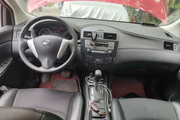 Used Nissan Tiida 2011 1.6L CVT Smart Version Center Console