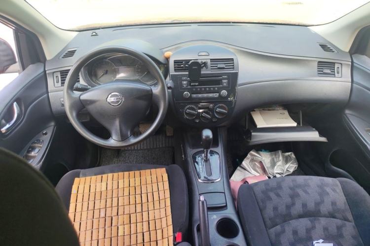 Used Nissan Tiida 2011 1.6L CVT Comfort Model Center Console