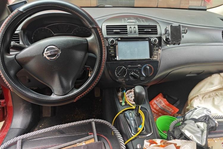 Used Nissan Tiida 2011 1.6L CVT Comfort Model Center Console