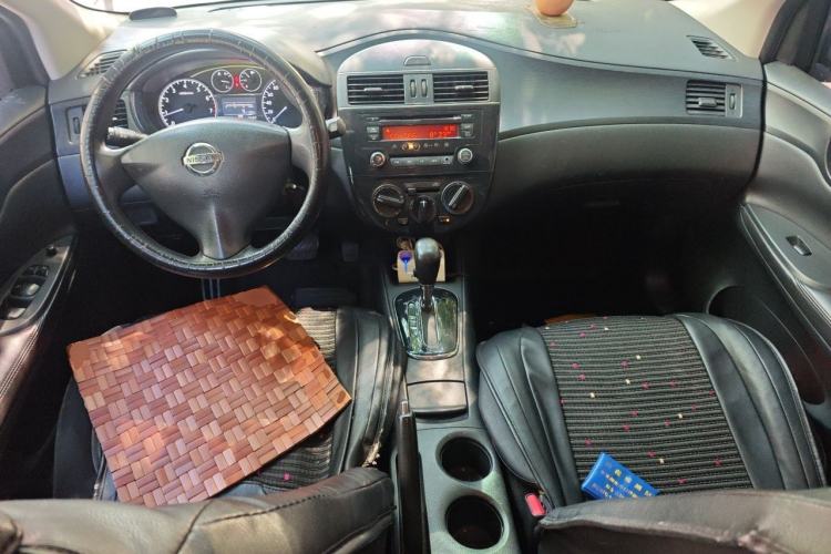 Used Nissan Tiida 2011 1.6L CVT Comfort Model Center Console