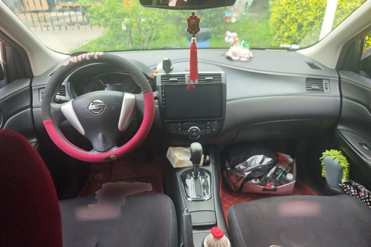 Used Nissan Tiida 2011 1.6L CVT Smart Version Center Console