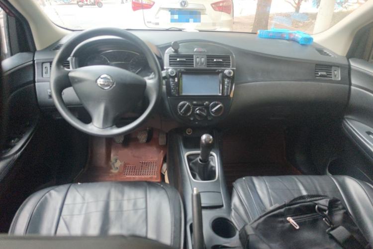 Used Nissan Tiida 2011 1.6L Manual Comfort Edition Center Console