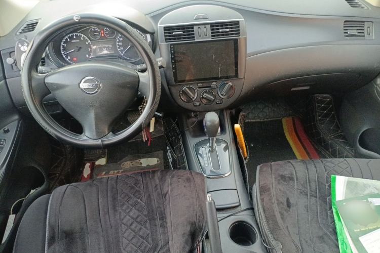 Used Nissan Tiida 2011 1.6L CVT Comfort Model Center Console