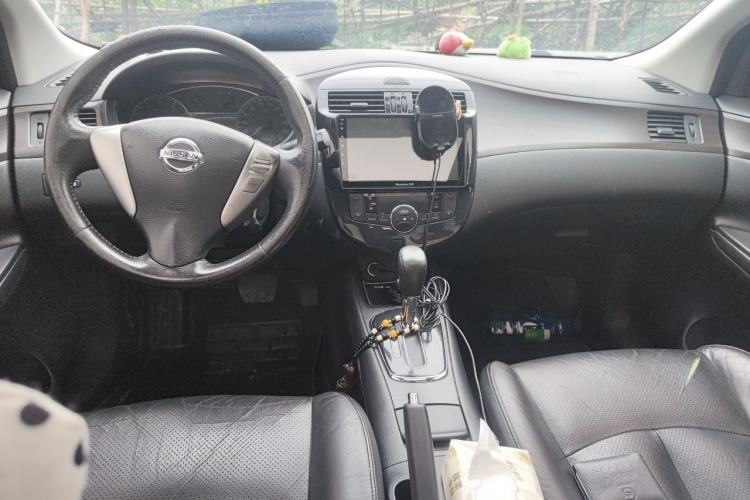 Used Nissan Tiida 2011 1.6L CVT Luxury Edition Center Console