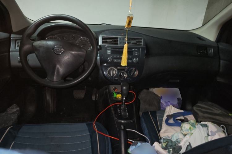Used Nissan Tiida 2011 1.6L CVT Comfort Model Center Console