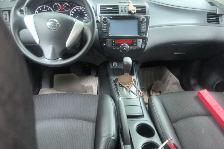 Used Nissan Tiida 2011 1.6L CVT Smart Version Center Console