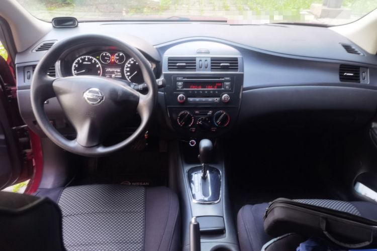 Used Nissan Tiida 2011 1.6L CVT Comfort Model Center Console
