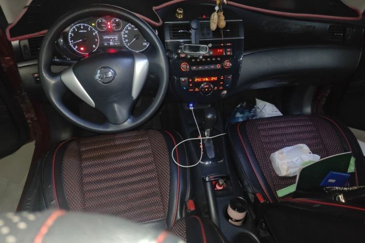 Used Nissan Tiida 2011 1.6L CVT Smart Version Center Console