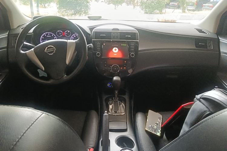 Used Nissan Tiida 2011 1.6L CVT Smart Version Center Console