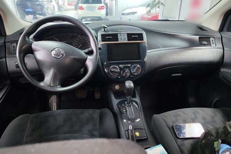 Used Nissan Tiida 2011 1.6L CVT Comfort Model Center Console