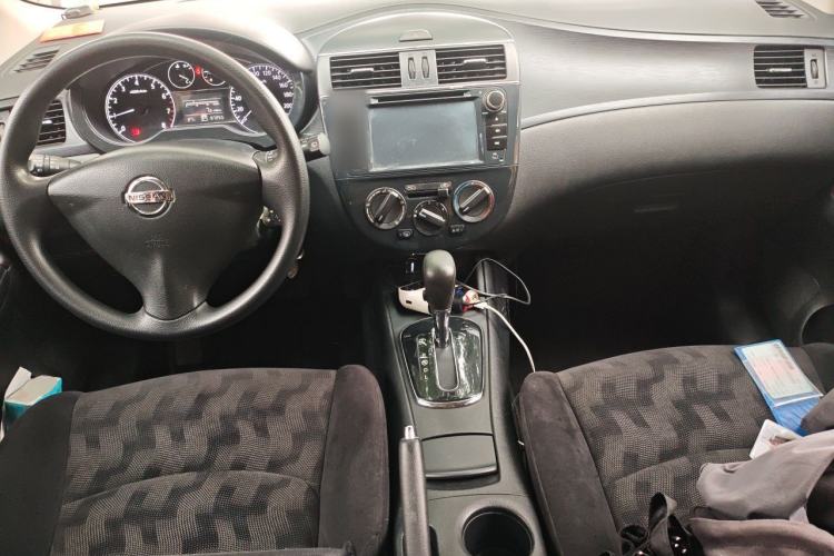 Used Nissan Tiida 2011 1.6L CVT Comfort Model Center Console