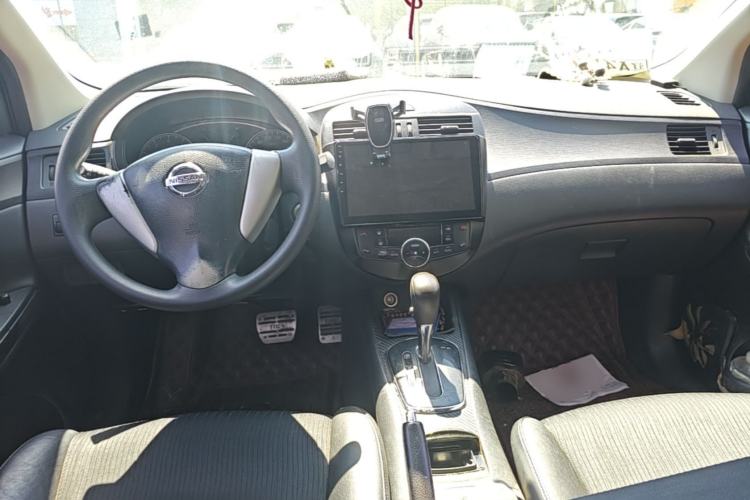 Used Nissan Tiida 2011 1.6L CVT Smart Version Center Console