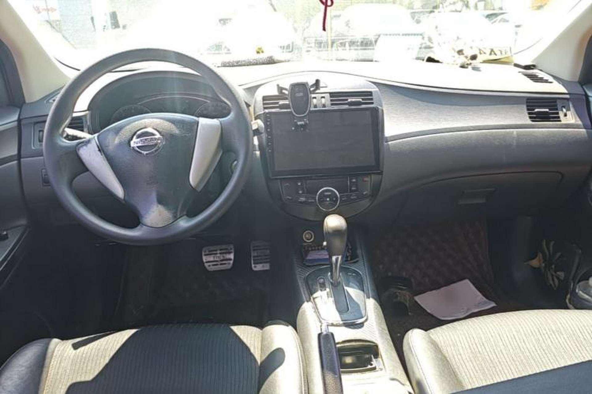 Used Nissan Tiida 2011 1.6L CVT Smart Version Center Console