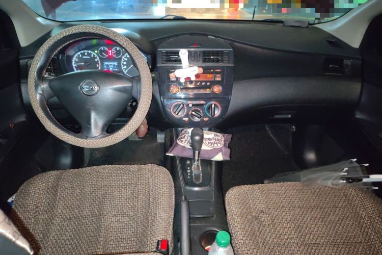 Used Nissan Tiida 2011 1.6L CVT Comfort Model Center Console