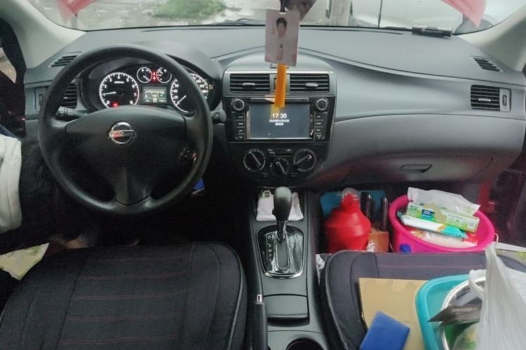 Used Nissan Tiida 2011 1.6L CVT Comfort Model Center Console