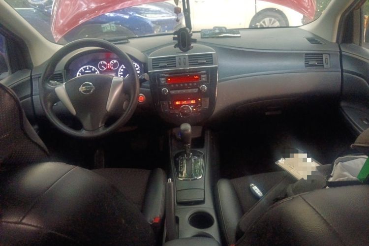 Used Nissan Tiida 2011 1.6L CVT Smart Version Center Console