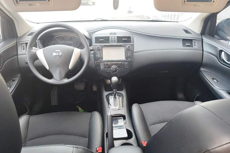 Used Nissan Tiida 2011 1.6L CVT Smart Version Center Console